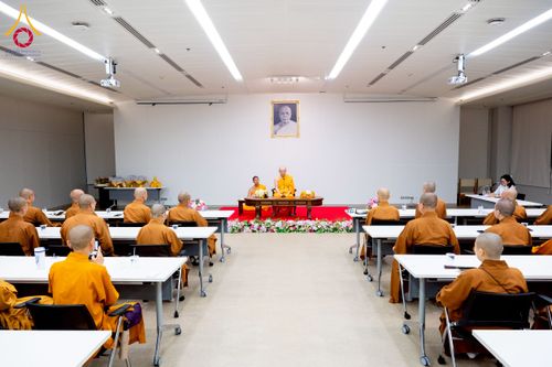 ภาพ No.222899:วันที่ 23 เมษายน พ.ศ. 2568 หลวงพ่อทัตตชีโวต้อนรับคณะสงฆ์จีน ณ อาคาร 100 ปี คุณยายมหารัตนอุบาสิกาจันทร์ ขนนกยูง วัดพระธรรมกาย