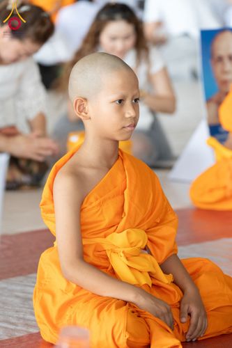 ภาพ No.134934:พิธีถวายบาตรแด่นาคธรรมทายาท ในโครงการบรรพชาสามเณรฟื้นฟูพระพุทธศาสนาทั่วไทย ณ สภาธรรมกายสากล วัดพระธรรมกาย จ.ปทุมธานี วันเสาร์ที่ 6 เมษายน พ.ศ. 2567