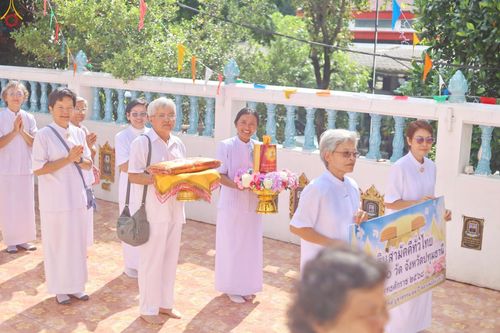 ภาพ No.253906:วันที่ 12 ตุลาคม พ.ศ. 2568 พิธีทอดกฐินสามัคคีทั่วไทย 30,000 วัด โดยคณะศิษยานุศิษย์ บูชาธรรม 81 ปี หลวงพ่อธัมมชโย ณ วัดบัวทอง อ.สามโคก จ.ปทุมธานี