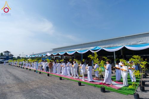 ภาพ No.173981:พิธีทอดกฐิน ศูนย์เบญจธรรม จ.ปทุมธานี ในโครงการกฐินสามัคคีทั่วไทย 30,000 วัด บูชาธรรม 80 ปี หลวงพ่อธัมมชโย โดยคณะศิษยานุศิษย์วัดพระธรรมกาย วันที่ 11 พฤศจิกายน พ.ศ. 2567