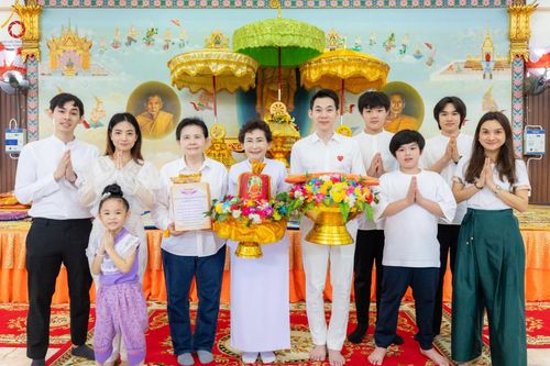 ภาพ No.165927:พิธีทอดกฐิน ณ วัดท่าเรือ ต.ท่าเรือ อ.ท่ามะกา จ.กาญจนบุรี ในโครงการกฐินสามัคคีทั่วไทย 30,000 วัด บูชาธรรม 80 ปี หลวงพ่อธัมมชโย โดยคณะศิษยานุศิษย์วัดพระธรรมกาย วันที่ 20 ตุลาคม พ.ศ. 2567