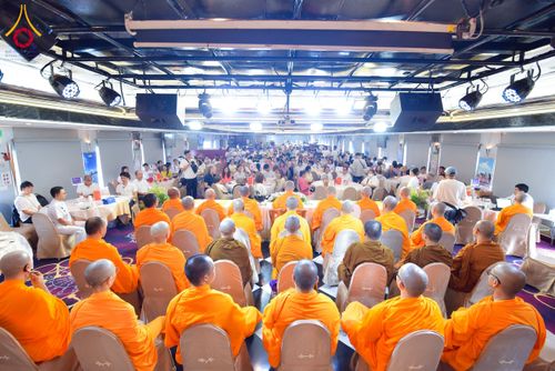 ภาพ No.224801:วันเสาร์ ที่ 10 พฤษภาคม พ.ศ. 2568 วัดพระธรรมกายฮ่องกง จัดพิธีปล่อยปลา บนเรือใหญ่บนอ่าวฮ่องกง และจัดพิธีถวายมหาสังฆทานกลางทะเล ประจำปี 2568 เนื่องในสัปดาห์วิสาขบูชาโลก