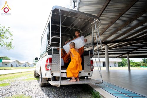 ภาพ No.156107:พิธีถวายสังฆทานแด่คณะสงฆ์ 323 วัด 4 จังหวัดชายแดนภาคใต้ ปีที่ 20 ครั้งที่ 173 พิธีมอบกองทุนหนุนแรงใจช่วยครูใต้ ปีที่ 17 ครั้งที่ 137 วันเสาร์ที่ 21 กันยายน พ.ศ.2567 ณ ศูนย์ปฏิบัติธรรมภาคใต้ อ.บางกล่ำ จ.สงขลา