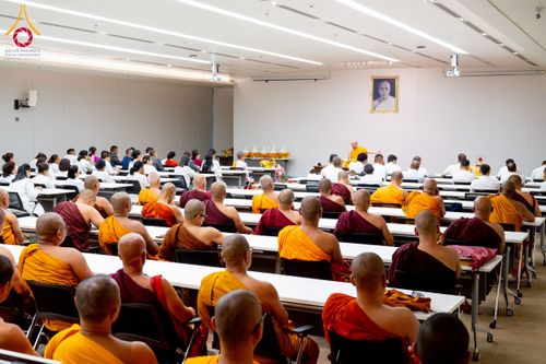 ภาพ No.222670:วันที่ 23 เมษายน พ.ศ. 2568 หลวงพ่อทัตตชีโวต้อนรับคณะสงฆ์เนปาล ณ อาคาร 100 ปี คุณยายมหารัตนอุบาสิกาจันทร์ ขนนกยูง วัดพระธรรมกาย