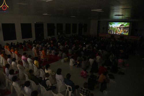 ภาพ No.194101:วัดพระธรรมกาย จัดงานวันเด็กแห่งชาติ ประจำปี พ.ศ.2568 ออกร้านอาหาร 200 ร้าน มอบของขวัญหลายหมื่นชิ้น วันที่ 12 มกราคม พ.ศ. 2568 วัดพระธรรมกาย อ.คลองหลวง จ.ปทุมธานี