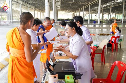 ภาพ No.208741:พระบาทสมเด็จพระเจ้าอยู่หัวทรงพระกรุณาโปรดเกล้าฯ พระราชทานภัตตาหารพระราชทาน แด่พระภิกษุ สามเณร ในการสอบบาลีสนามหลวง ณ วัดพระธรรมกาย วันที่ 22 กุมภาพันธ์ พ.ศ. 2568 ณ วัดพระธรรมกาย อำเภอคลองหลวง จังหวัดปทุมธานี