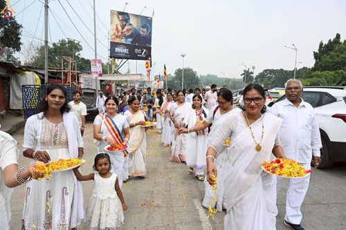 ภาพ No.263464:วันที่ 18 ตุลาคม พ.ศ. 2568 พิธีแห่กฐิน และกฐินสมทบหลวงพ่อ ธัมมชโย  ถวายแด่ วัดพุทธภูมิ เมืองโภปาล รัฐมัธยประเทศ ประเทศอินเดีย 