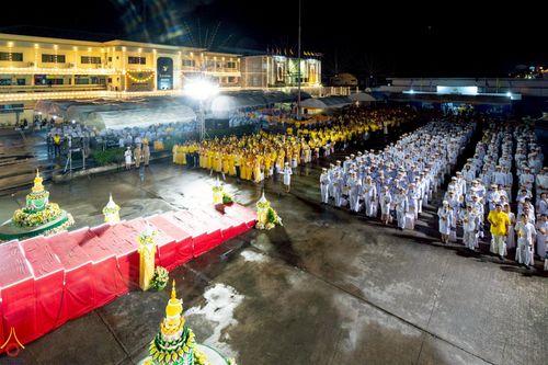 ภาพ No.235097:วันจันทร์ที่ 28 กรกฎาคม พ.ศ. 2568 พิธีถวายเครื่องราชสักการะและวางพานพุ่ม และพิธีจุดเทียนถวายพระพรชัยมงคล เนื่องในโอกาสวันเฉลิมพระชนมพรรษา พระบาทสมเด็จพระวชิรเกล้าเจ้าอยู่หัว ณ บริเวณหน้าอาคารสำนักงาน เทศบาลเมืองคลองหลวง จ.ปทุมธานี