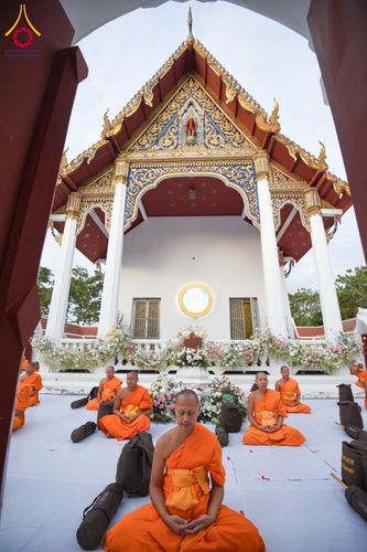 ภาพ No.197017:พระธรรมยาตราปฏิบัติธรรม และถ่ายภาพหมู่ประวัติศาสตร์ ณ วัดโบสถ์(บน) ตำบลบางคูเวียง อำเภอบางกรวย จังหวัดนนทบุรี ในโครงการธรรมยาตรา กตัญญูบูชา มหาปูชนียาจารย์ พระมงคลเทพมุนี(สด จนฺทสโร) พระผู้ปราบมาร อนุสรณ์สถาน 7 แห่ง ปีที่ 13 วันที่ 18 มกราคม พ.ศ. 2568