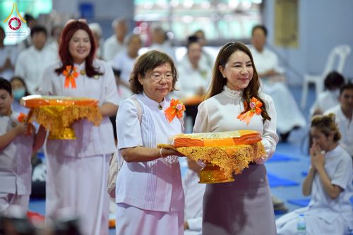 ภาพ No.238053:วันอังคารที่ 12 สิงหาคม พ.ศ. 2568 กิจกรรมวันแม่แห่งชาติ พิธีเปิดห้องปฎิบัติธรรม "กลางใส ใจสว่าง" (World Inner Peace Meditation Room) พิธีลูกกราบคุณแม่-คุณพ่อ พิธีทอดผ้าป่ากองทุนเลี้ยงพระ&กฐิน 30,000 วัด(บูชาธรรมหลวงพ่อ) พิธีไถ่โคท้อง 2 ตัว  ณ วิหารคด 2 ว