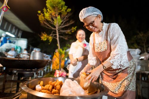 ภาพ No.110646:พิธีถวายภัตตาหารเป็นสังฆทาน แด่คณะพระธรรมยาตราฯ ในโครงการธรรมยาตรากตัญญูบูชา มหาปูชนียาจารย์ พระมงคลเทพมุนี(สด จนฺทสโร) พระผู้ปราบมาร อนุสรณ์สถาน 7 แห่ง ปีที่ 12 วันที่ 12 มกราคม พ.ศ. 2567 ณ อนุสรณ์สถานมหาวิหารพระมงคลเทพมุนี(โลตัสแลนด์) อ.สองพี่น้อง จ.สุ