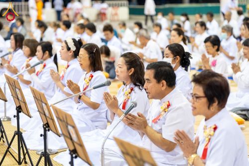 ภาพ No.202261:พิธีถวายภัตตาหารเป็นสังฆทาน แด่พระธรรมยาตรา ณ วัดพระธรรมกาย ตำบลคลองสาม อำเภอคลองหลวง จังหวัดปทุมธานี ในโครงการธรรมยาตรา กตัญญูบูชา มหาปูชนียาจารย์ พระมงคลเทพมุนี(สด จนฺทสโร) พระผู้ปราบมาร อนุสรณ์สถาน 7 แห่ง ปีที่ 13 วันที่ 27 มกราคม พ.ศ. 2568