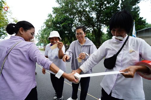 ภาพ No.88648:คณะสงฆ์ เจ้าหน้าที่ และสาธุชน ทุ่มเทแรงกายแรงใจเตรียมงาน เพื่องานวันครูผู้ค้นพบวิชชาธรรมกาย ตั้งแต่วันที่ 20 กันยายน พ.ศ. 2566
