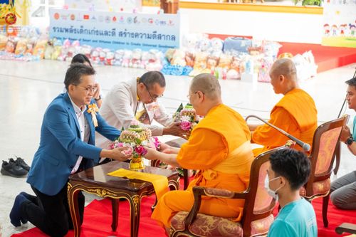 ภาพ No.111353:กิจกรรมงานวันเด็กแห่งชาติ รวมพลังเด็กเก่งและดี สร้างความดีสากล ปีที่ 6 ร่วมจัดโดย เทศบาลเมืองท่าโขลง พุทธสมาคมปทุมธานี องค์การบริหารส่วนตำบลคลองสาม ณ วัดพระธรรมกาย จ.ปทุมธานี วันที่ 13 มกราคม พ.ศ. 2567