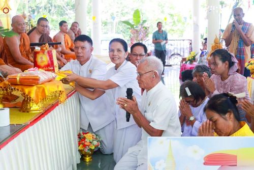 ภาพ No.264483:วันที่ 19 ตุลาคม พ.ศ. 2568 พิธีทอดกฐินสามัคคีทั่วไทย 30,000 วัด โดยคณะศิษยานุศิษย์ บูชาธรรม 81 ปี หลวงพ่อธัมมชโย ณ วัดป่าเขากระเจียว  อำเภอโนนดินแดง จังหวัดบุรีรัมย์