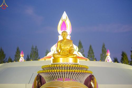 ภาพ No.192914:พิธีตักบาตรพระธรรมยาตรา ณ อนุสรณ์สถานคลองบางนางแท่น อ.สามพราน จ.นครปฐม ในโครงการธรรมยาตรา กตัญญูบูชา มหาปูชนียาจารย์ พระมงคลเทพมุนี(สด จนฺทสโร) พระผู้ปราบมาร อนุสรณ์สถาน 7 แห่ง ปีที่ 13 วันที่ 11 มกราคม พ.ศ.2568