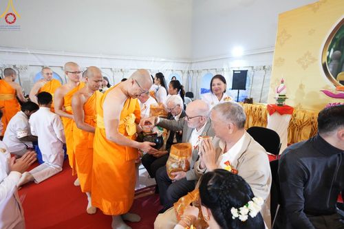 ภาพ No.94397:พิธีทอดกฐินวัดพระธรรมกายนอร์เวย์ วันอาทิตย์ที่ 12 พฤศจิกายน พ.ศ. 2566