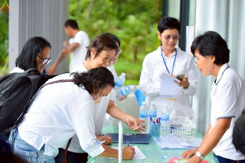 ภาพ No.250016:วันที่ 26-28 กันยายน พ.ศ. 2568 โครงการอบรมอุบาสกแก้ว อุบาสิกาแก้ว รุ่นที่ 3 ตัวแทนทอดกฐินสามัคคีทั่วไทย 30,000 วัด ณ ศูนย์ปฏิบัติธรรมจันทบุรี จ.จันทบุรี