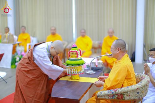 ภาพ No.197513:พิธีถวายสังฆทานคณะสงฆ์ 2 นิกายเชื่อมสัมพันธ์ไทย-เกาหลี วันอาทิตย์ที่ 5 มกราคม พ.ศ. 2568 ณ อาคารชมรมภาวนารักษ์ วัดพระธรรมกาย อำเภอคลองหลวง จังหวัดปทุมธานี