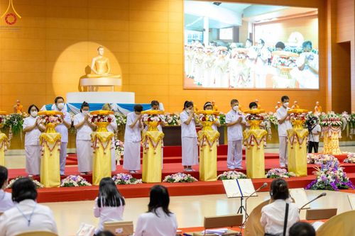 ภาพ No.88223:พิธีทอดผ้าป่าถวายทุนการศึกษาพระภิกษุสามเณรทั่วโลก, มอบโล่ผู้อุปถัมภ์มหาวิทยาลัยฯ ในวันครบรอบสถาปนา 20 ปี มหาวิทยาลัยธรรมกายแคลิฟอร์เนีย (DOU), พิธีถวายมหาสังฆทาน 108 รูป บูชาธรรมมหาปูชนียาจารย์ วันเสาร์ที่ 16 กันยายน พ.ศ. 2566 ณ ห้องแก้วสารพัดนึก1 วัดพระ