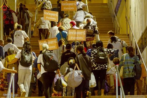 ภาพ No.219231:บรรยากาศการเดินทางเข้าวัดพระธรรมกาย , การต้อนรับปฏิสันถาร , การฉันภัตตาหารเช้า , การลงทะเบียนพระสังฆาธิการ  เนื่องในวันคุ้มครองโลก พิธีถวายมหาสังฆทานคณะสงฆ์ 40,000 กว่าวัดทั่วประเทศ ณ วัดพระธรรมกาย