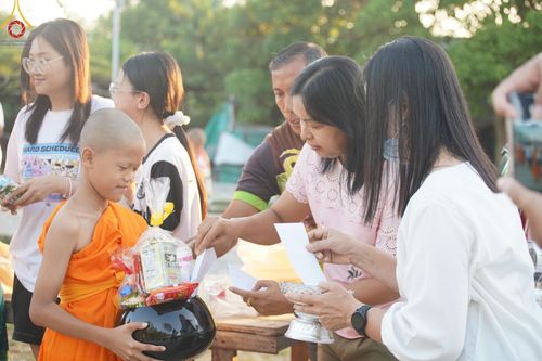 ภาพ No.61026:สามเณรออกบิณฑบาต และกิจกรรมอบรมสามเณร ในโครงการบรรพชาสามเณรฟื้นฟู พระพุทธศาสนาทั่วไทย ณ ศูนย์อบรมที่พักสงฆ์บ้านร่มเย็น จ.นราธิวาส วันที่ 2-15 เมษายน พ.ศ. 2567