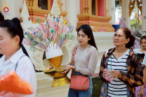 ภาพ No.275694:วันที่ 5 พฤศจิกายน พ.ศ. 2568 พิธีทอดกฐินสามัคคีทั่วไทย ณ วัดดอนหว้า (พิกุลทอง) อ.บ้านลาด จ.เพชรบุรี โดยคณะศิษยานุศิษย์ บูชาธรรม 81 ปี หลวงพ่อธัมมชโย