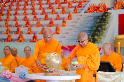 ภาพ No.132975:พิธีทอดผ้าป่าสามัคคีฉลองครบ 13 ปี วัดพระธรรมกายไอจิ แด่คณะพระภิกษุสงฆ์ 12 วัด ศูนย์สาขาทั่วภาคพื้นญี่ปุ่น วันที่ 31 มีนาคม พ.ศ. 2567