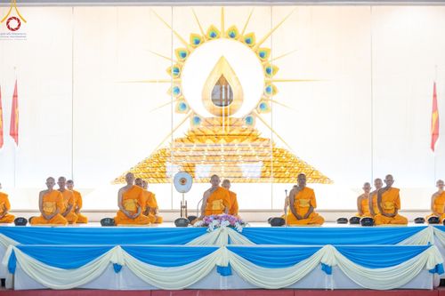 ภาพ No.149860:พิธีตักบาตร , พิธีปฎิบัติธรรม , พิธีถวายภัตตาหารเมนูสวรรค์ ในพรรษาแห่งการเข้าถึงธรรม วันธรรมชัย วันอังคารที่ 27 สิงหาคม พ.ศ.2567 ณ สภาธรรมกายสากล วัดพระธรรมกาย