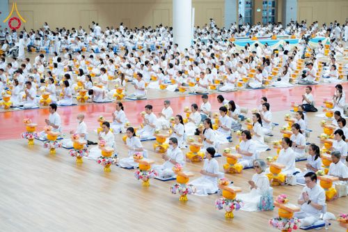 ภาพ No.270559:วันอาทิตย์ที่ 16 พฤศจิกายน พ.ศ. 2568 ถวายกองทุนโครงการอุปสมบทหมู่ 3,000 รูปทั่วไทย  รุ่นบูชาธรรมมหาปูชนียาจารย์ ณ ห้องแก้วสารพัดนึก 2 สภาธรรมกายสากล วัดพระธรรมกาย