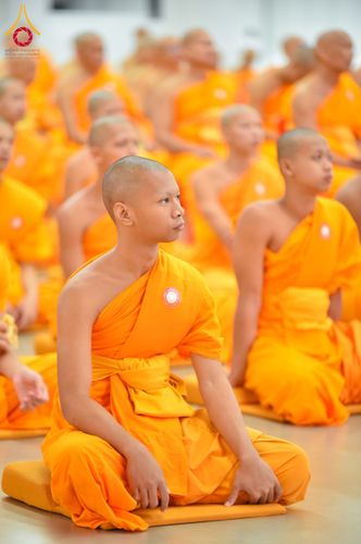 ภาพ No.161624:พิธีรับดวงแก้วนักเรียนบาลี ผู้สมัครสอบในนามวัดพระธรรมกาย วันพุธที่ 2 ตุลาคม พ.ศ. 2567 ณ เทวสภา อาคารร้อยปีคุณยายอาจารย์ฯ วัดพระธรรมกาย จ.ปทุมธานี