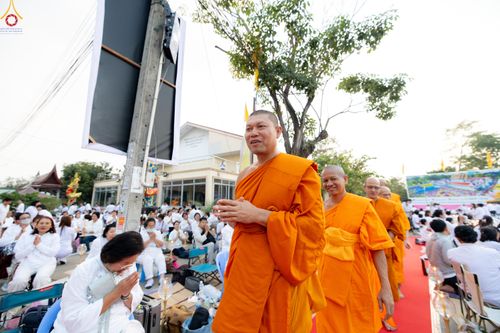 ภาพ No.297085:วันที่ 17 มกราคม พ.ศ. 2569 พิธีจุดประทีปถวายเป็นพุทธบูชา และบูชาธรรมมหาปูชนียาจารย์ (ภาพชุดที่ 2) ณ วัดโบสถ์บน ต.บางคูเวียง จ.นนทบุรี อนุสรณ์สถานลำดับที่ 4 สถานที่เกิดด้วยกายธรรม ในโครงการธรรมยาตรา กตัญญูบูชา มหาปูชนียาจารย์ พระมงคลเทพมุนี(สด จนฺทสโร) พร