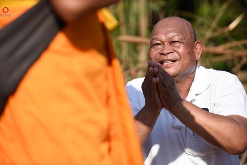 ภาพ No.290428:วันที่ 7 มกราคม พ.ศ. 2569 พิธีต้อนรับพระธรรมยาตรา ณ อนุสรณ์สถานลำดับที่ 2  สถานที่ตั้งมโนปณิธานบวชตลอดชีวิต อนุสรณ์สถานคลองบางนางแท่น (ภาพชุดที่ 2) อ.สามพราน จ.นครปฐม ในโครงการธรรมยาตรา กตัญญูบูชา มหาปูชนียาจารย์ พระมงคลเทพมุนี(สด จนฺทสโร) พระผู้ปราบมาร 