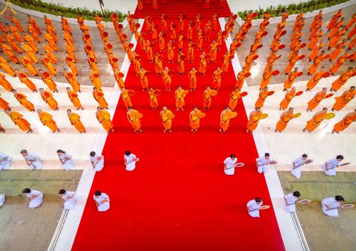 ภาพ No.339056:วันอาทิตย์ที่ 12 กรกฎาคม พ.ศ.2569 พิธีมุทิตาผู้สอบได้เปรียญธรรม ประโยค 1-2 ถึง ป.ธ.9 และ บ.ศ.1-2 ถึง บ.ศ.6 สำนักศาสนศึกษาวัดพระธรรมกาย ประจำปี 2569, พิธีมอบตราตั้งแต่งตั้งอาจารย์ใหญ่ สำนักศาสนศึกษาวัดพระธรรมกาย
