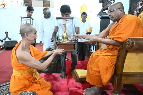 ภาพ No.278782:วันที่ 30 ตุลาคม 2568 กฐินสมทบวัดต่างประเทศ โดยคณะศิษยานุศิษย์ บูชาธรรม 81 ปี หลวงพ่อธัมมชโย ณ วัดศรีธรรมานันทะ บาลังโกด้า ประเทศศรีลังกา วัดสังฆราช อมรปุระนิกาย สมเด็จไมตรี มูรตี