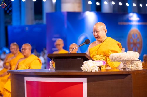 ภาพ No.280286:วันที่ 31 ธันวาคม พ.ศ.2568 -วันที่ 1 มกราคม พ.ศ.2569 พิธีฉลองชัยสวดมนต์บทธัมมจักกับปปวัตนสูตร ครบ 8,000,000,000 จบ , พิธีสวดมนต์ข้ามปี ณ วัดพระธรรมกาย