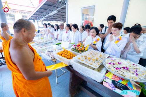 ภาพ No.294855:วันที่ 15 มกราคม พ.ศ. 2569 พิธีถวายภัตตาหารเป็นสังฆทาน แด่พระธรรมยาตรา ณ วัดโบสถ์บน ต.บางคูเวียง จ.นนทบุรี อนุสรณ์สถานลำดับที่ 4 สถานที่เกิดด้วยกายธรรม ในโครงการธรรมยาตรา กตัญญูบูชา มหาปูชนียาจารย์ พระมงคลเทพมุนี(สด จนฺทสโร) พระผู้ปราบมาร อนุสรณ์สถาน 7 แ