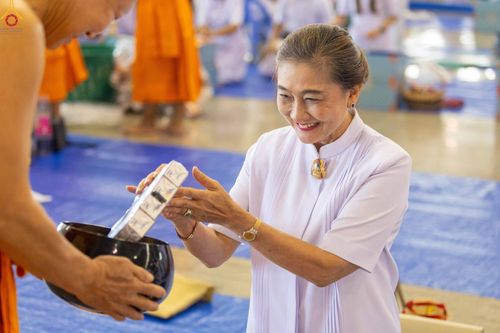 ภาพ No.345437:วันพฤหัสบดีที่ 27 สิงหาคม พ.ศ.2569 พิธีตักบาตรในวันธรรมชัย ณ สภาธรรมกายสากล วัดพระธรรมกาย ปทุมธานี