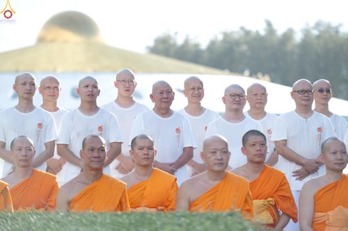 ภาพ No.338384:วันอาทิตย์ที่ 5 กรกฎาคม พศ.2569 พิธีตัดปอยผมธรรมทายาทนานาชาติ IDOP รุ่นที่ 21 จากประเทศจีน มาเลเซีย สิงคโปร์ และไต้หวัน ณ โถงช้าง วัดพระธรรมกาย