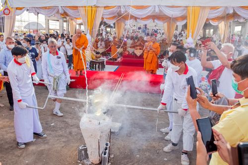 ภาพ No.79535:พิธีเททองหล่อพระประธาน ประจำอุโบสถวัดสายสุวพรรณ ณ มณฑลพิธีฯ ธรรมอุทยาน สัตตมหาสถาน หน้าอุโบสถวัดสายสุวพรรณ ต.คลองสี่ อ.คลองหลวง จ.ปทุมธานี วันเสาร์ที่ 1 เมษายน พ.ศ. 2566