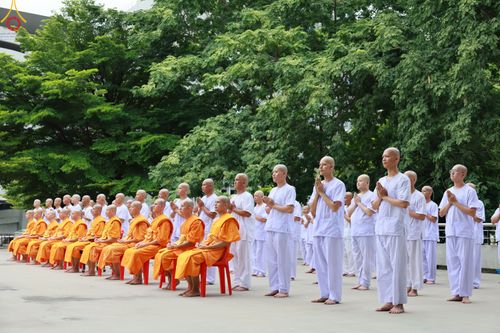 ภาพ No.83598:พิธีตัดปอยผมและปลงผม ในโครงการบรรพชาอุปสมบทหมู่ ธรรมทายาทรุ่นเข้าพรรษา ณ วัดพระธรรมกาย วันอาทิตย์ที่ 16 กรกฎาคม พ.ศ.2566