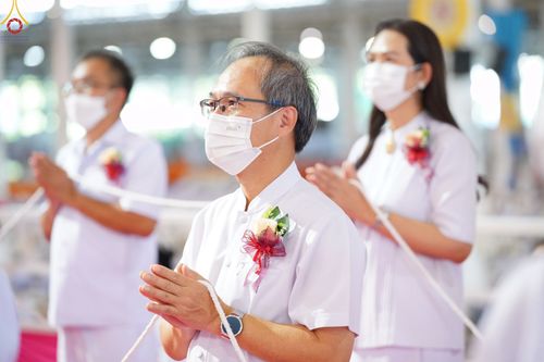 ภาพ No.89578:พิธีตักบาตร ข้าวสารอาหารแห้ง พิธีบูชาข้าวพระ และพิธีจุดเทียนใจ ไฟนิรันดร์  อนันตชัย ณ สภาธรรมกายสากล วัดพระธรรมกาย วันอาทิตย์ที่ 1 ตุลาคม พ.ศ. 2566