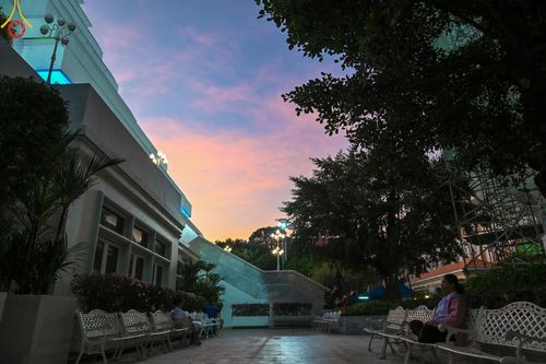 ภาพ No.201711:พิธีจุดประทีปถวายเป็นพุทธบูชา และบูชาธรรมมหาปูชนียาจารย์ ณ อาคารธรรมยาตรา กตัญญูบูชามหาปูชนียาจารย์ ตรงข้ามวัดปากน้ำภาษีเจริญ จ.กรุงเทพมหานคร ในโครงการธรรมยาตรา กตัญญูบูชา มหาปูชนียาจารย์ พระมงคลเทพมุนี(สด จนฺทสโร) พระผู้ปราบมาร อนุสรณ์สถาน 7 แห่ง