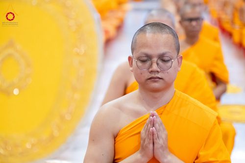 ภาพ No.237581:วันอาทิตย์ที่ 10 สิงหาคม พ.ศ.2568 พิธีมอบใบประกาศเกียรติคุณ โครงการสอบบาลี "ฉลองแชมป์" บูชาธรรม 80 ปี หลวงพ่อธัมมชโย ประจำปี 2568 และ พิธีมอบดวงแก้วสามเณรทรงบาลีไวยากรณ์ ณ สภาธรรมกายสากล วัดพระธรรมกาย ปทุมธานี