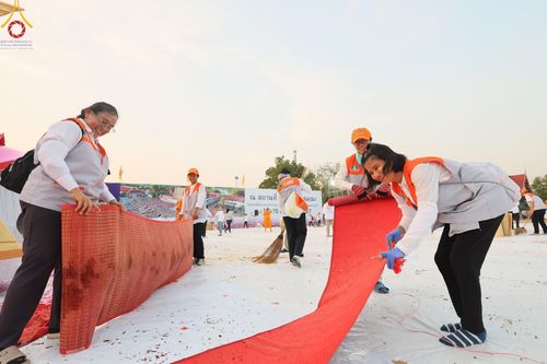 ภาพ No.111748:V.10 เก่งกล้า การเตรียมงาน เก็บงาน การรับบุญของเจ้าหน้าที่หน่วยงานต่างๆ เพื่อโครงการธรรมยาตรา กตัญญูบูชามหาปูชนียาจารย์ พระมงคลเทพมุนี (สด จนฺทสโร) พระผู้ปราบมาร อนุสรณ์สถาน 7 แห่ง ปีที่ 12 ระหว่างวันที่ 2 - 31 มกราคม พ.ศ.2567