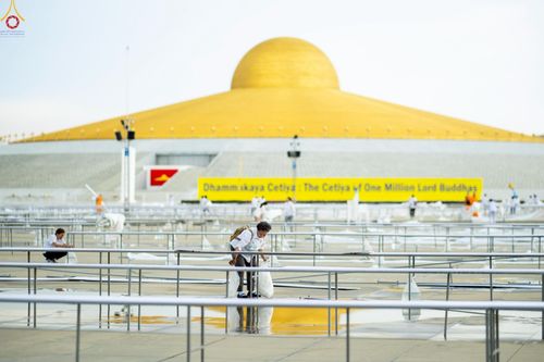 ภาพ No.225197:วันที่ 20 - 27 เมษายน พ.ศ. 2568 "ภาพแห่งความปลื้มที่ไม่มีวันจบ" คณะสงฆ์สามเณร เจ้าหน้าที่ และสาธุชน ร่วมแรงร่วมใจกันเตรียมงานและเก็บงาน เพื่อวันคุ้มครองโลก พิธีถวายมหาสังฆทานคณะสงฆ์ 40,000 กว่าวัดทั่วประเทศ