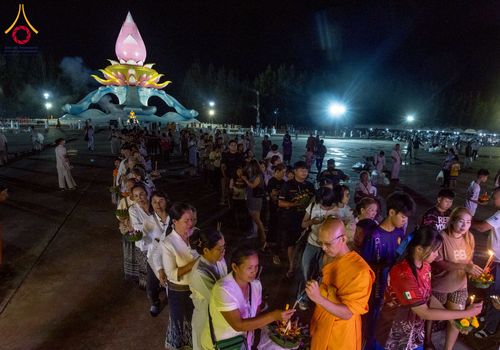 ภาพ No.266242:วันพุธที่ 5 พฤศจิกายน พ.ศ. 2568 (วันพระ ขึ้น 15 ค่ำ เดือน 12) พิธีจุดประทีปโคมลาน, โคมลอย และลอยกระทง ถวายประทีปเป็นพุทธบูชา สร้างความสว่างไสวให้กับแผ่นดินด้วยแสงธรรม ณ พุทธอุทยานนานาชาติ จังหวัดหนองคาย
