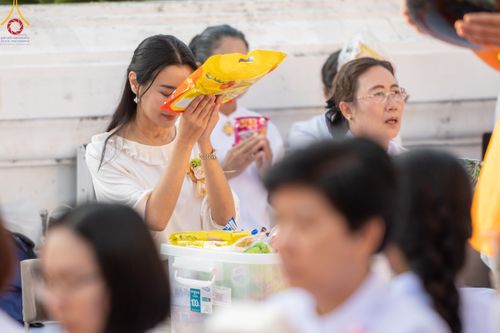 ภาพ No.116181:พิธีตักบาตรพระธรรมยาตรา ณ อนุสรณ์สถานลำดับที่ 4 สถานที่เกิดด้วยกายธรรม วัดโบสถ์(บน) จ.นนทบุรี วันที่ 21 มกราคม พ.ศ. 2567
