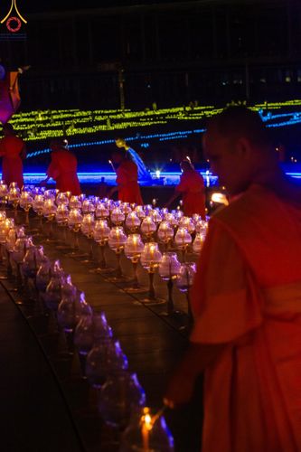 ภาพ No.160723:พิธีจุดประทีป 20,000 ดวง บูชาพระมหาธรรมกายเจดีย์ และบูชาพระมงคลเทพมุนี (สด จนฺทสโร) พระผู้ปราบมาร ณ ลานธรรม พระมหาธรรมกายเจดีย์ วัดพระธรรมกาย จ.ปทุมธานี วันที่ 10 ตุลาคม พ.ศ. 2567