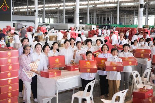 ภาพ No.211015:วันที่ 15 มีนาคม พ.ศ. 2568  บุญบรรจุกล่องไทยธรรม เพื่อถวายแด่พระสังฆาธิการ 40,000 กว่าวัดทั่วไทย ในวันคุ้มครองโลก 22 เมษายน พ.ศ. 2568